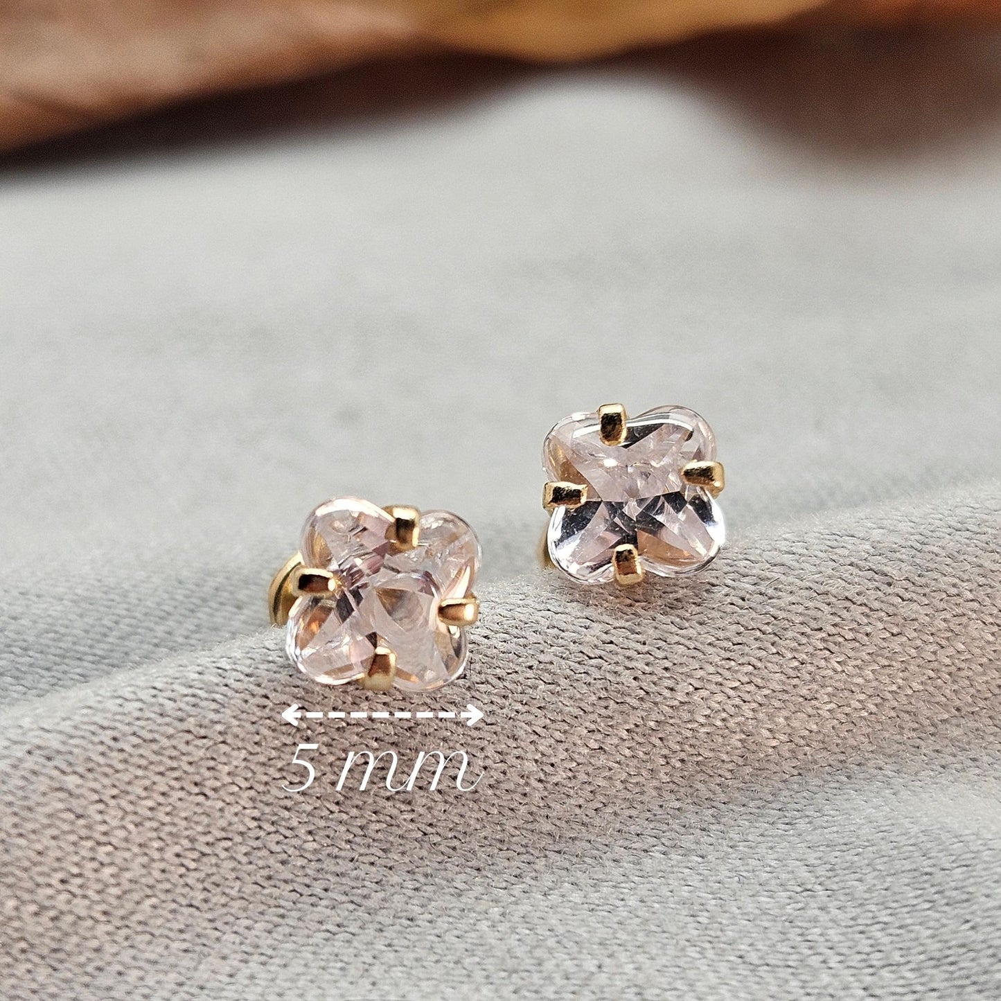 Zirconia Flower, 10K Gold