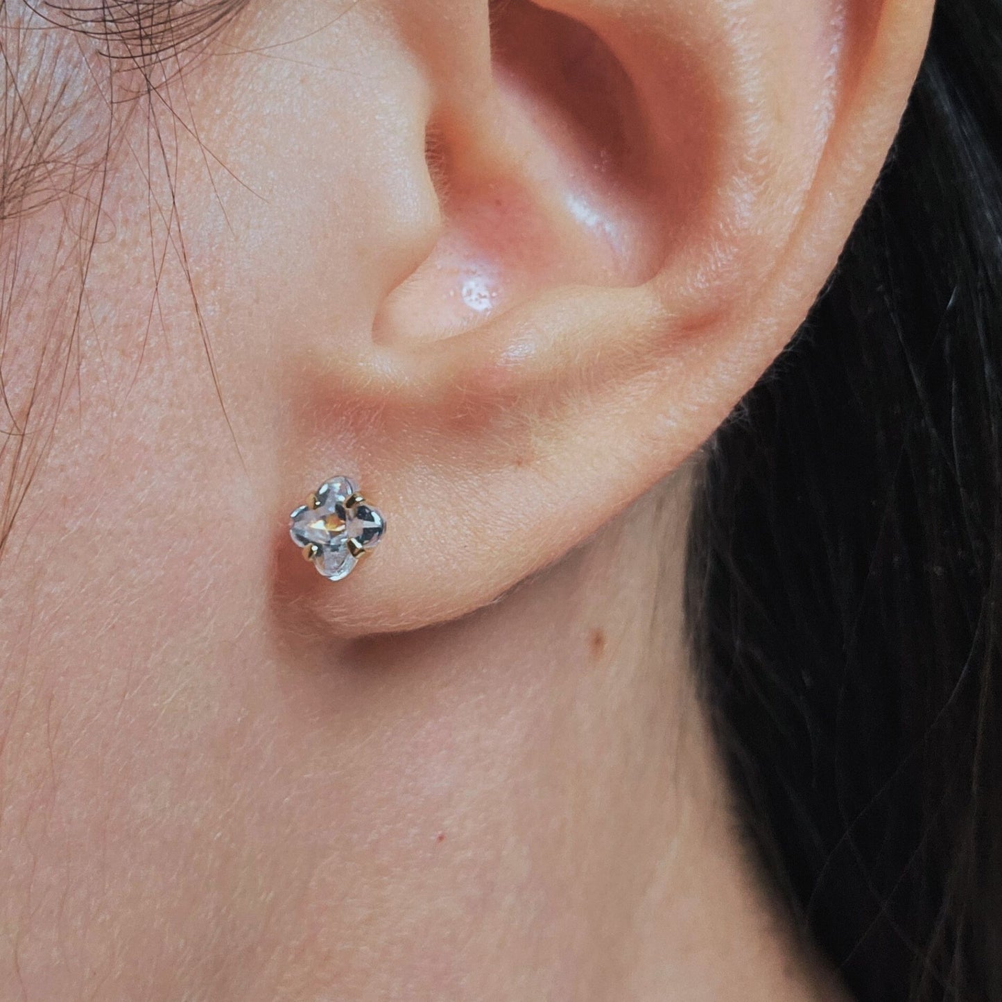 Zirconia Flower, 10K Gold