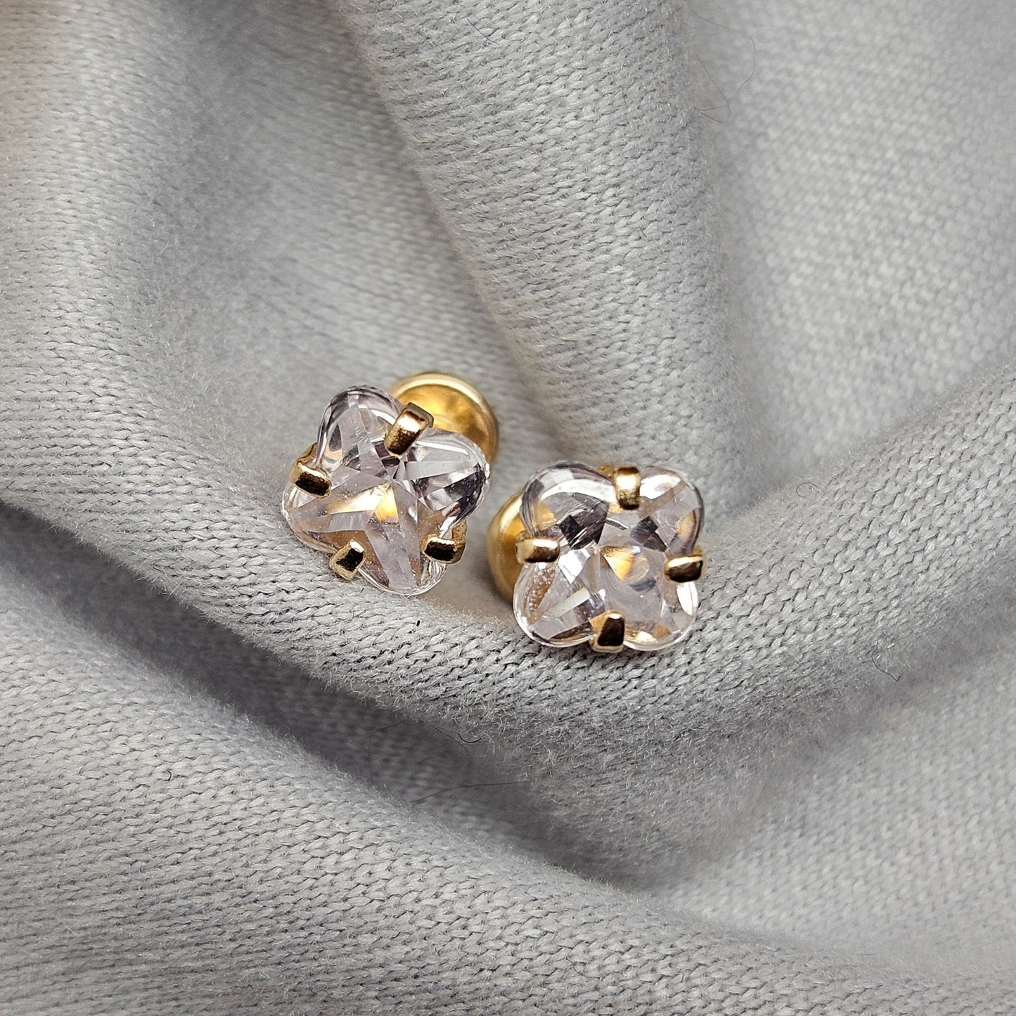 Zirconia Flower, 10K Gold