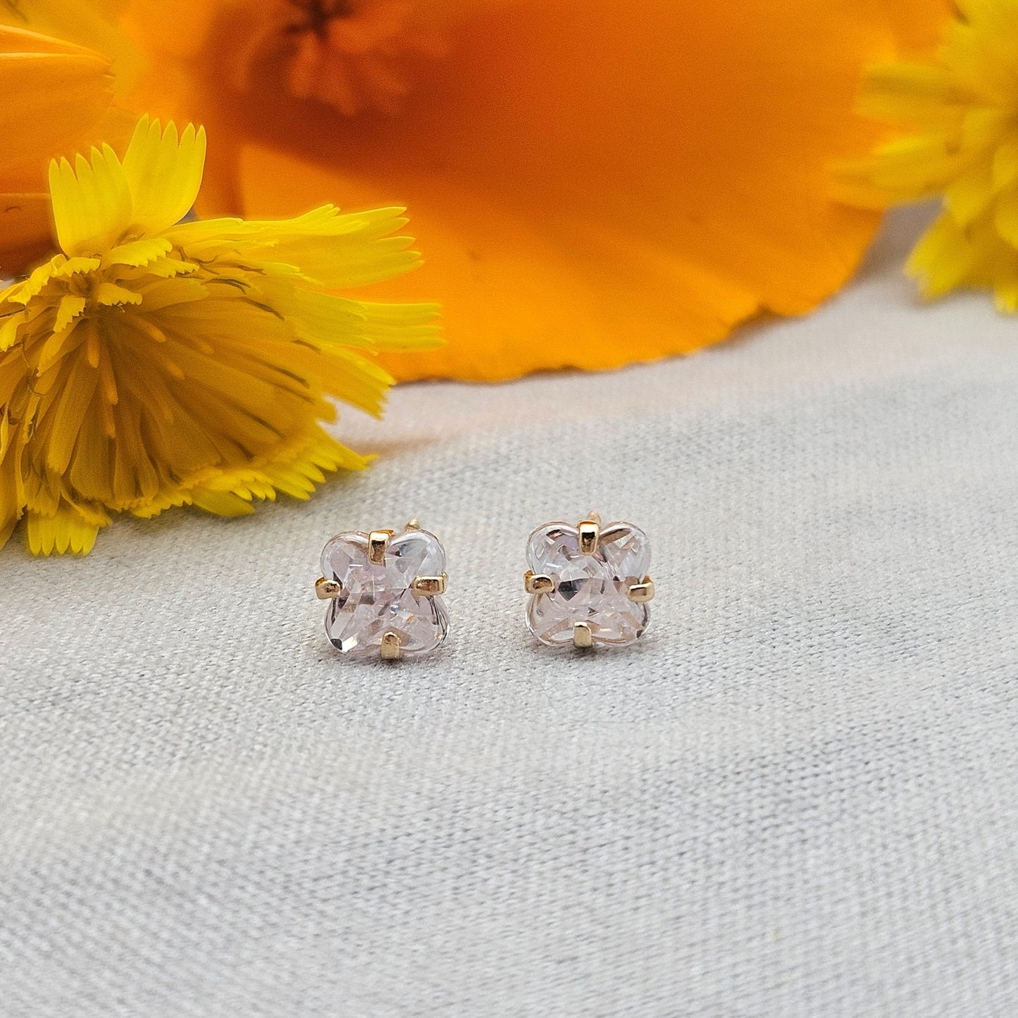 Zirconia Flower, 10K Gold